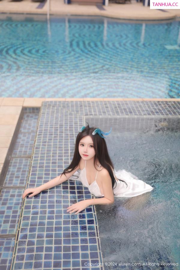   [XiuRen]高清写真图 2024.03.12 No.8218 小薯条nienie 丝袜美腿第15张图片